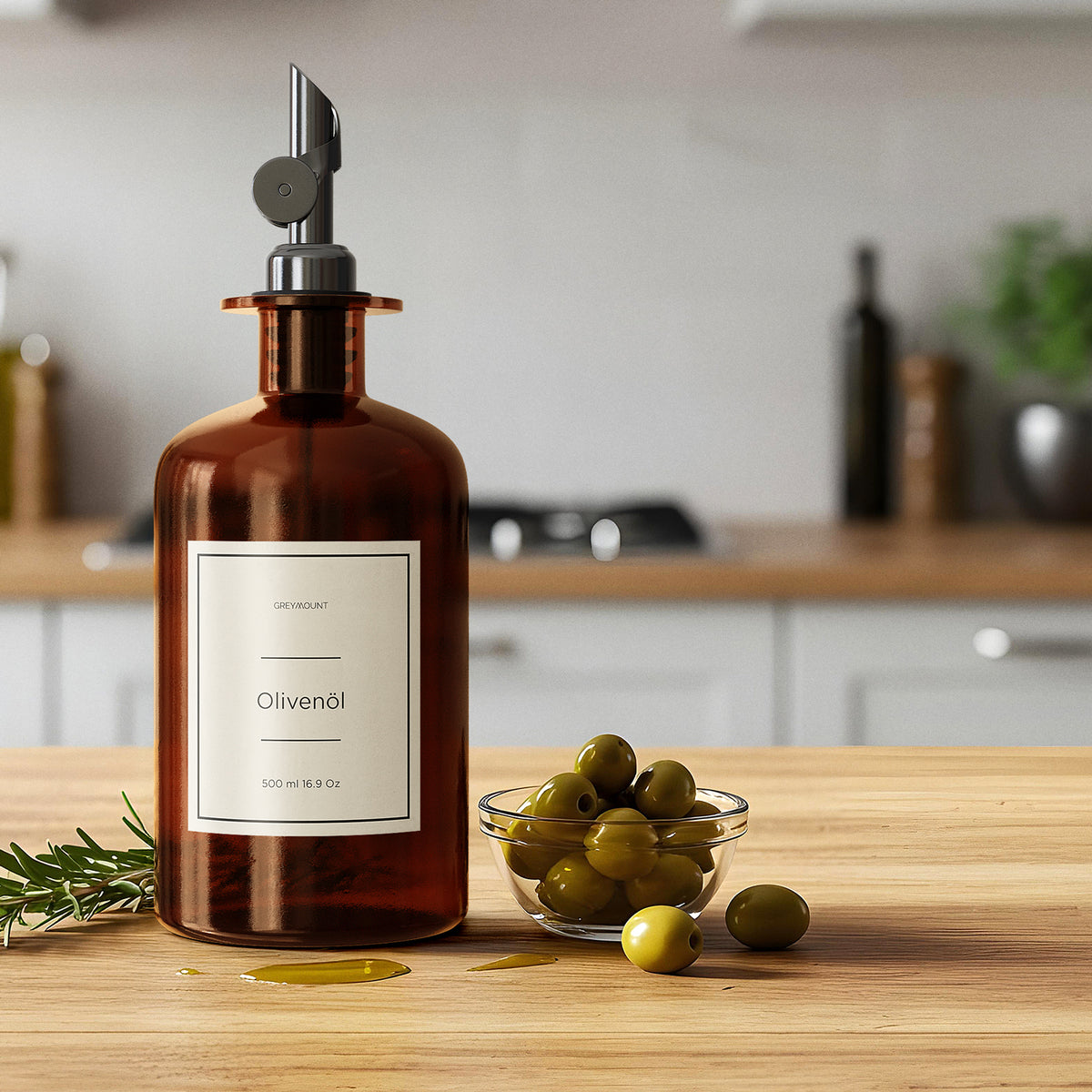 Ölflasche aus Braunglas mit Ausgießer Schwarz (Sand Etiketten, 500 ml)