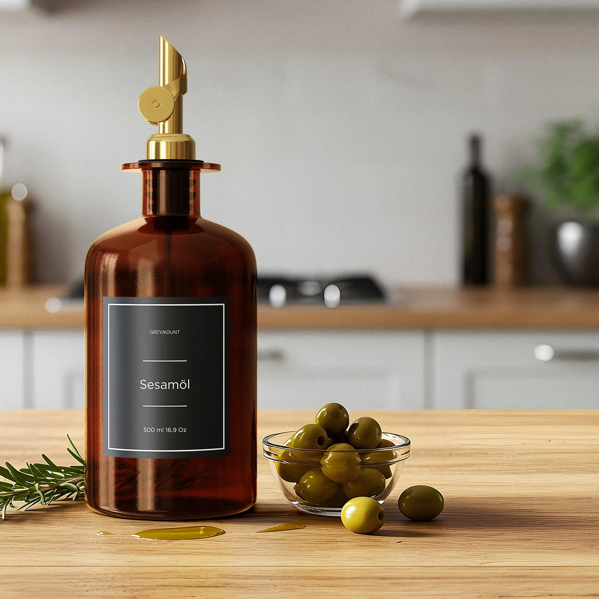 Ölflasche aus Braunglas mit Ausgießer Gold (Schwarz Etiketten, 500 ml)