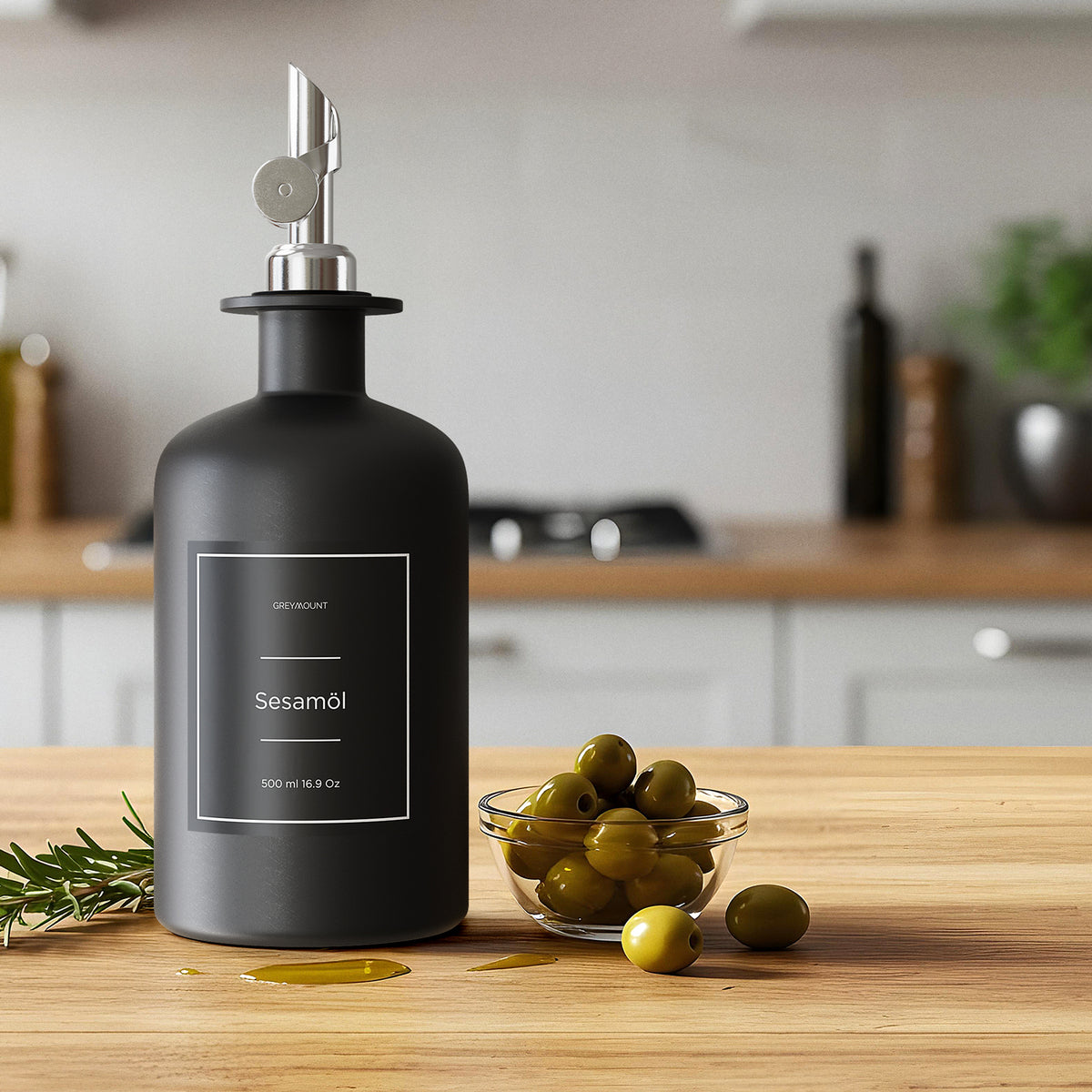 Ölflasche aus Glas Schwarz mit Ausgießer Silber (Schwarz Etiketten, 500ml)