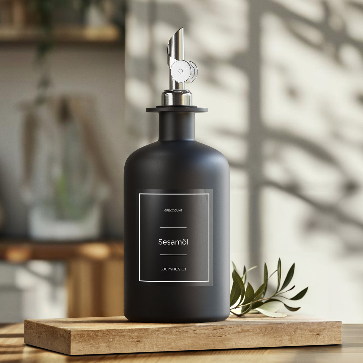 Ölflasche aus Glas Schwarz mit Ausgießer Silber (Schwarz Etiketten, 500ml)